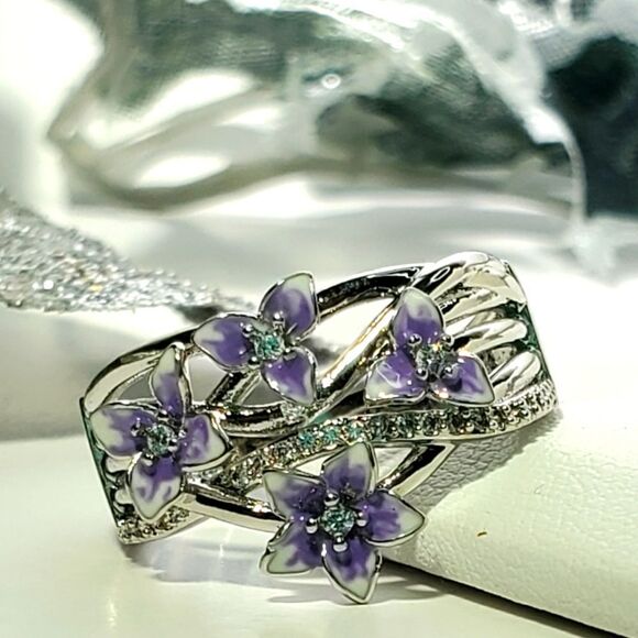 Violet (Purple) Flower Clear / White Diamond Ring on 925 Sterling Silver - Picture 3 of 8